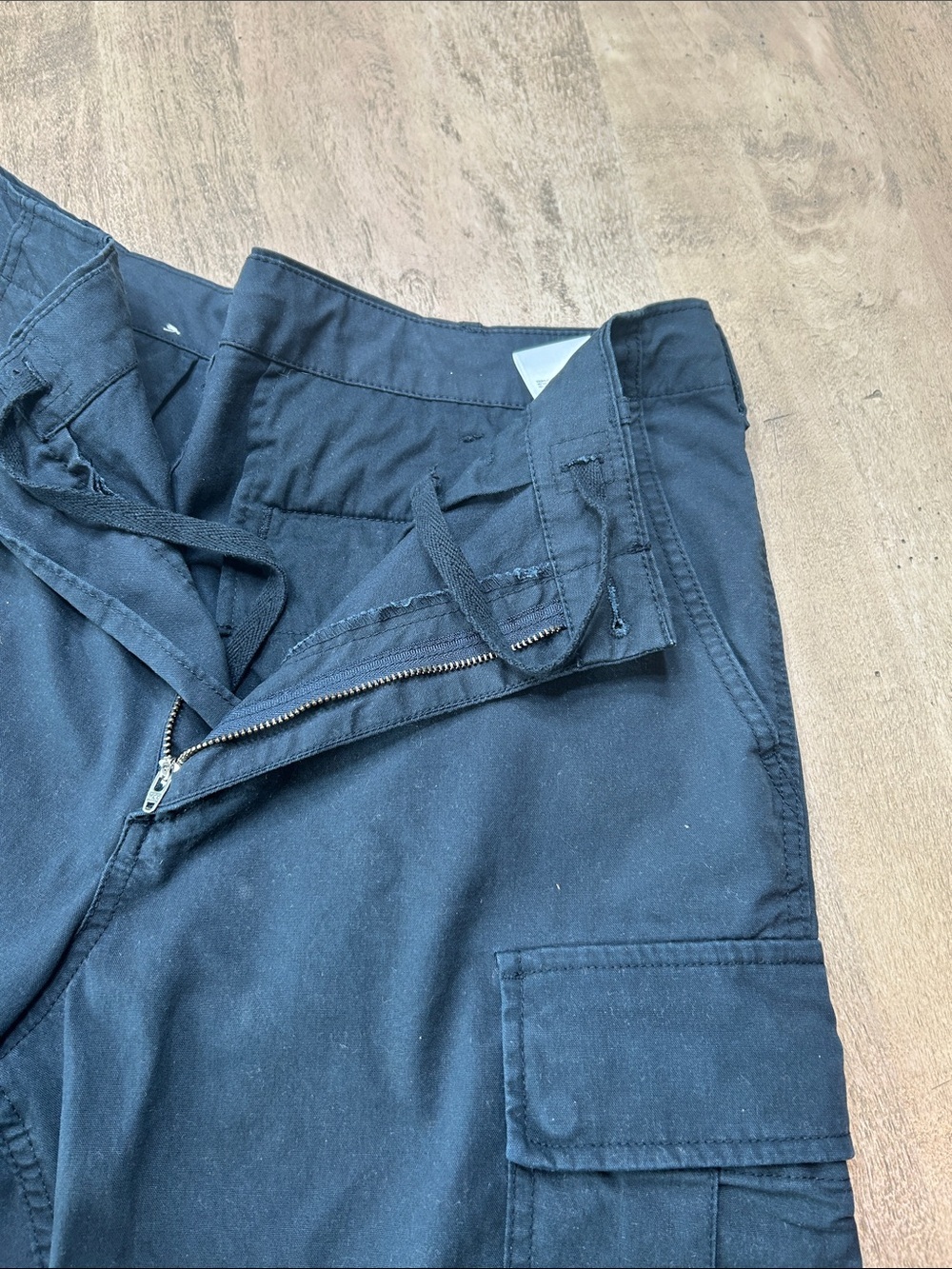 Uniqlo Men's Cargo Pants in Navy Blue Medium - Picture 5 of 10
